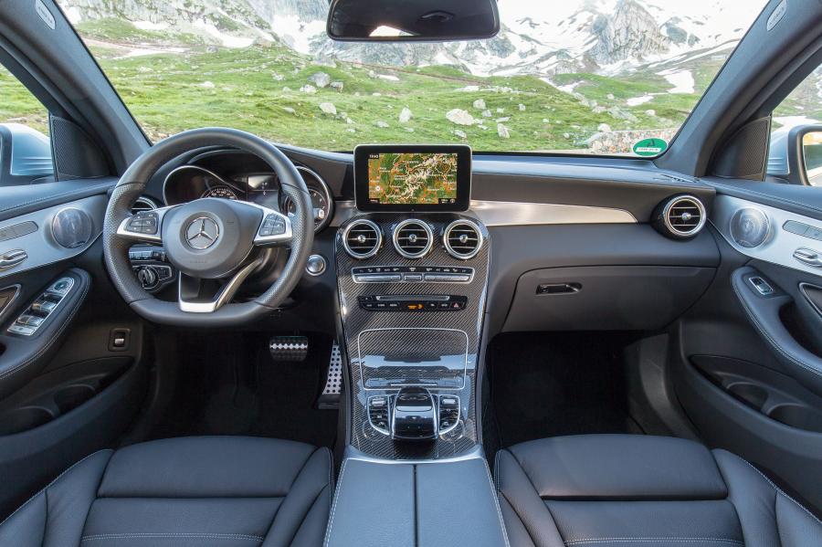 Торпедо Mercedes-Benz GLC300 4Matic AMG Line Coupe 2016 года  (фото 19 из 26)